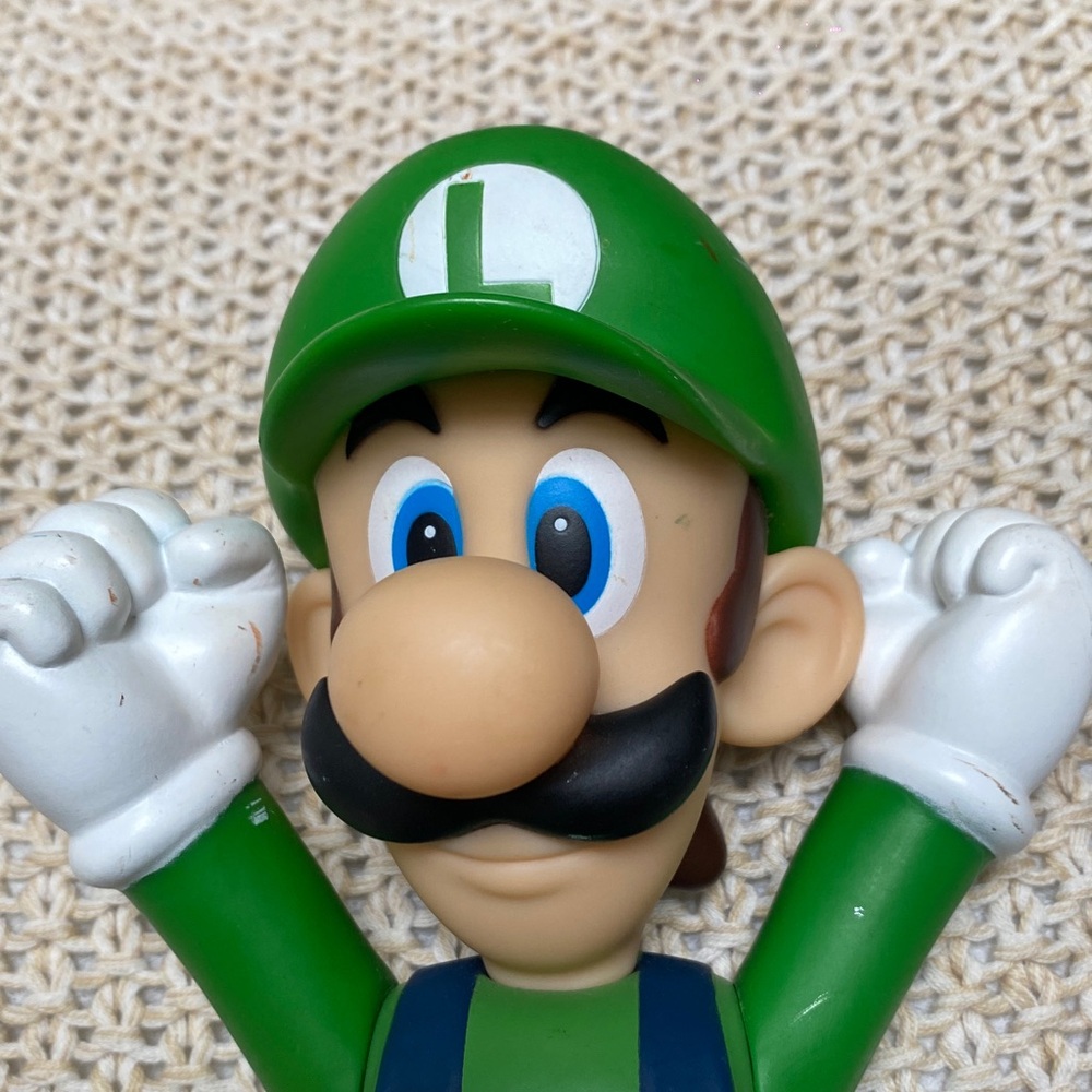 2006 9” Luigi Action Figure Toy with Arms That Move